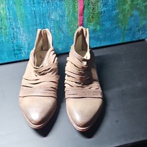 FREE PEOPLE Women's Tan Leather Ankle Boots. NWOT